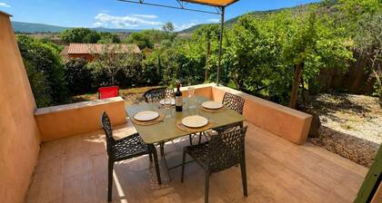 Quiet Salagou cottage with lovely view over the valley