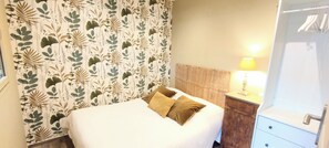 1 slaapkamer, een strijkplank/strijkijzer, beddengoed, rolstoeltoegang