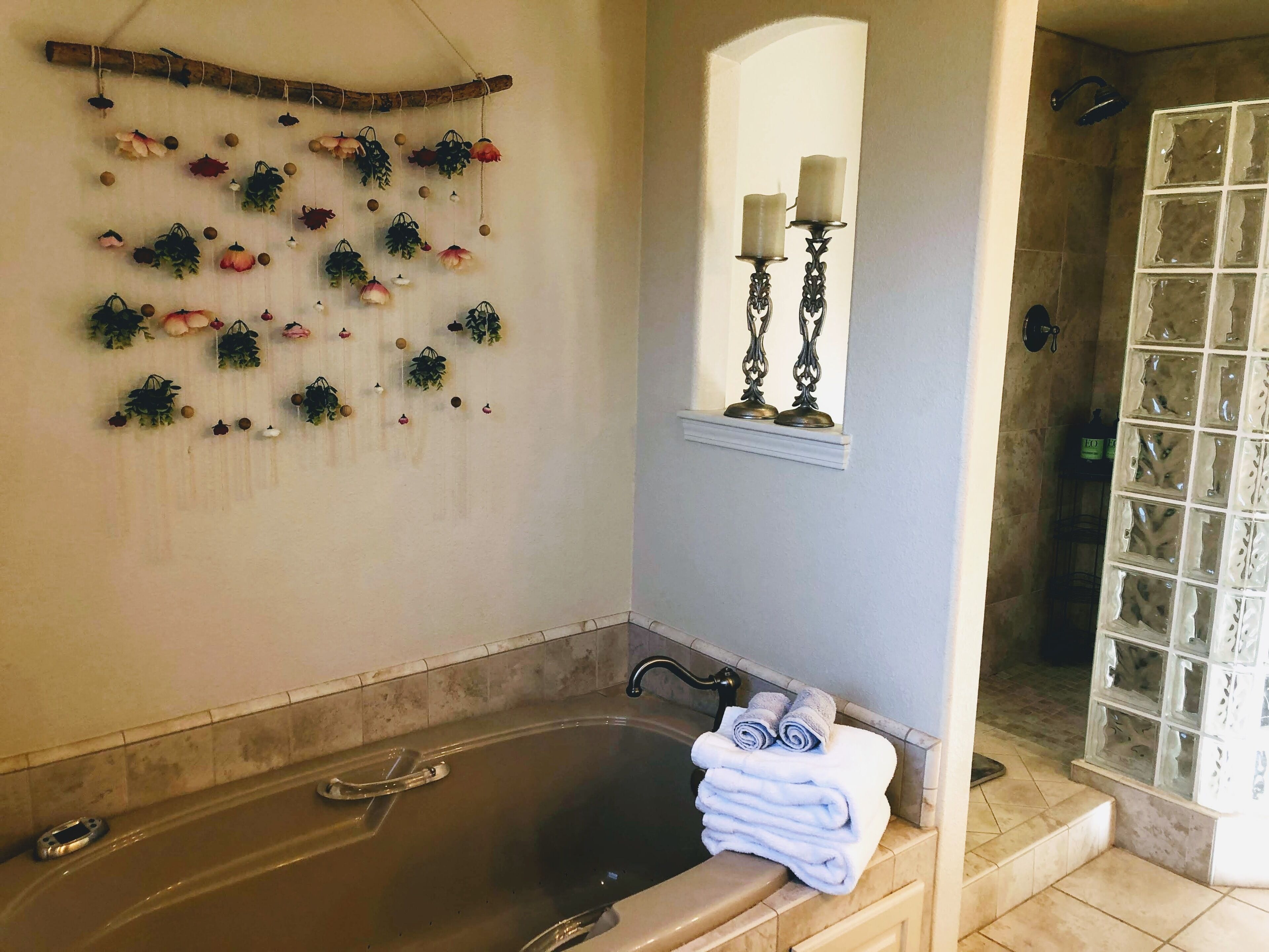 Bathtub, jetted bath, hair dryer, bidet