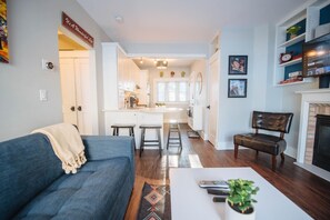 Smart TV, fireplace