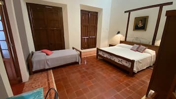 2 bedrooms, desk, iron/ironing board, travel cot