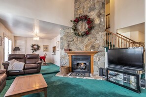 Smart TV, fireplace, DVD player, table tennis