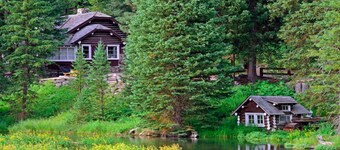 Spacious 5 Bedroom / 4 Bath Cabin + Loft, 25 mins from Yellowstone, Sleeps 18