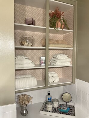 Interior - Cosy Home with Heated Pool (Edgewater)