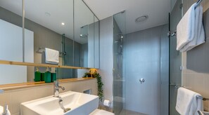 3 Bedroom / 2 Bath Apartment Sea Views | Bathroom | Shower, hair dryer, towels - Melbourne Private Apartments - Collins Street Waterfront, Docklands (Docklands)