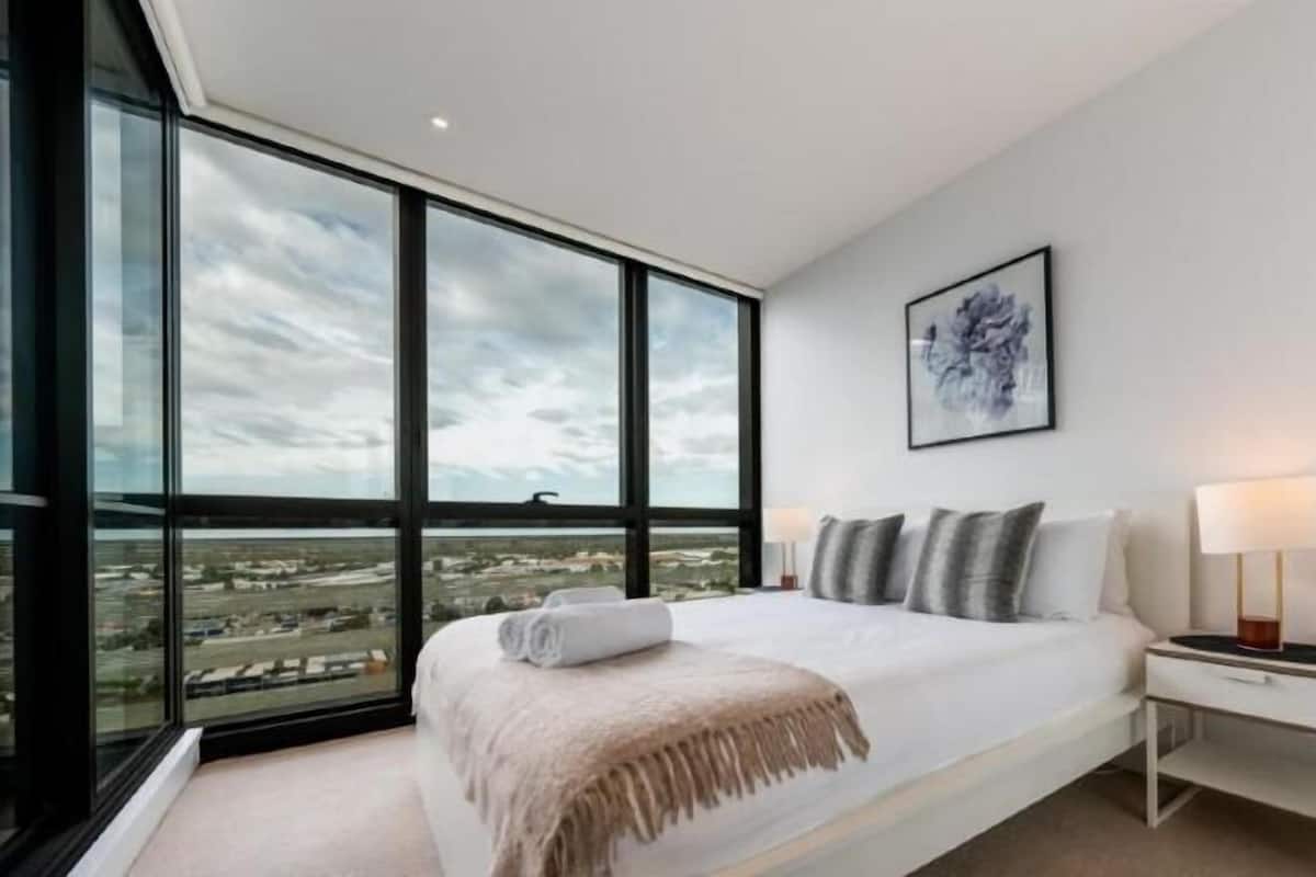 1 bedroom, individually decorated, individually furnished