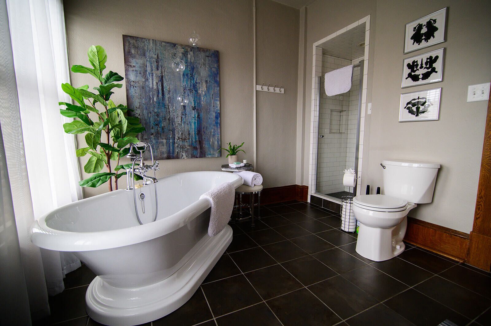 Badewanne, Haartrockner, Handtücher
