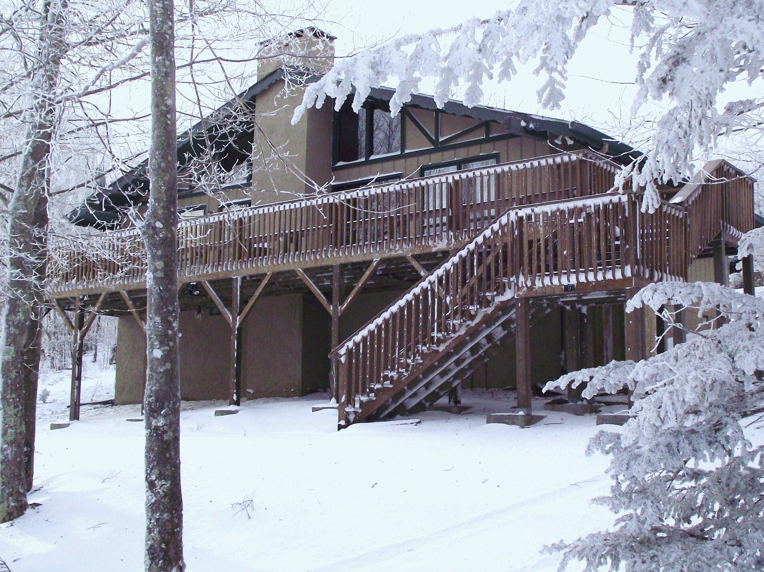 Charming Mountain Chalet - Premium Location: Convenient to town, Steps to Slopes