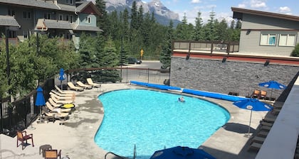 The Lodges at Canmore - Suite de Luxe 1 BR avec Vue sur la Montagne / Barbecue / Piscine Chauffée