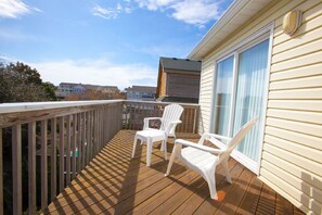 Property grounds - Duck - Sound View, w/ Pool, Hot Tub, Kayaks, Bikes, Billiards & Guest Pantry  (Duck)