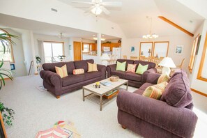 Smart TV, DVD player, books, video library - Duck - Sound View, w/ Pool, Hot Tub, Kayaks, Bikes, Billiards & Guest Pantry  (Duck)