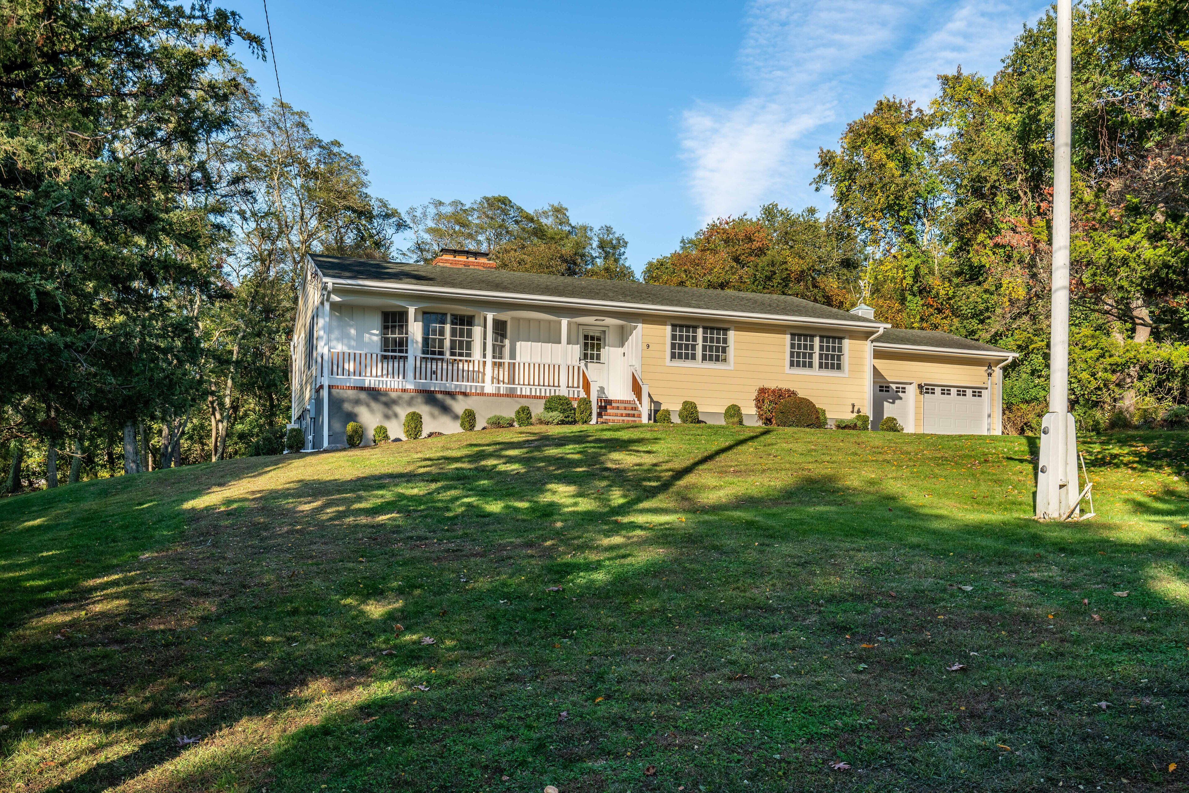 Shelter Island! Winter Rental 3 bed 2 bath spacious sunny bay view and spotless 