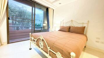 2 bedrooms, bed sheets, wheelchair access