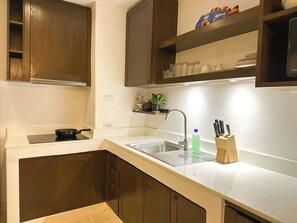 Fridge, microwave, coffee/tea maker, toaster