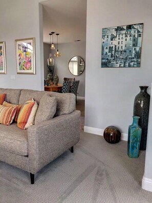 スマートテレビ、暖炉、DVD プレーヤー、プリンター