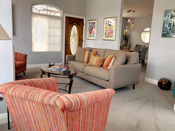 Smart TV, fireplace, DVD player, printers