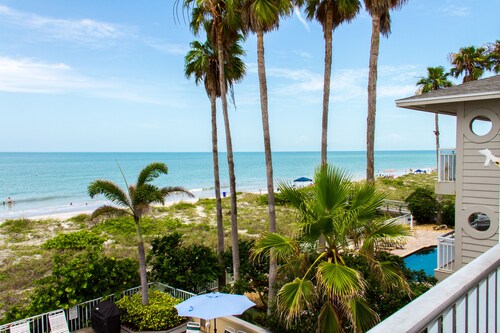 Gulf-Front View Condo on 2nd floor. Pool, Spa and ELEVATOR. Indian Rocks Beach!
