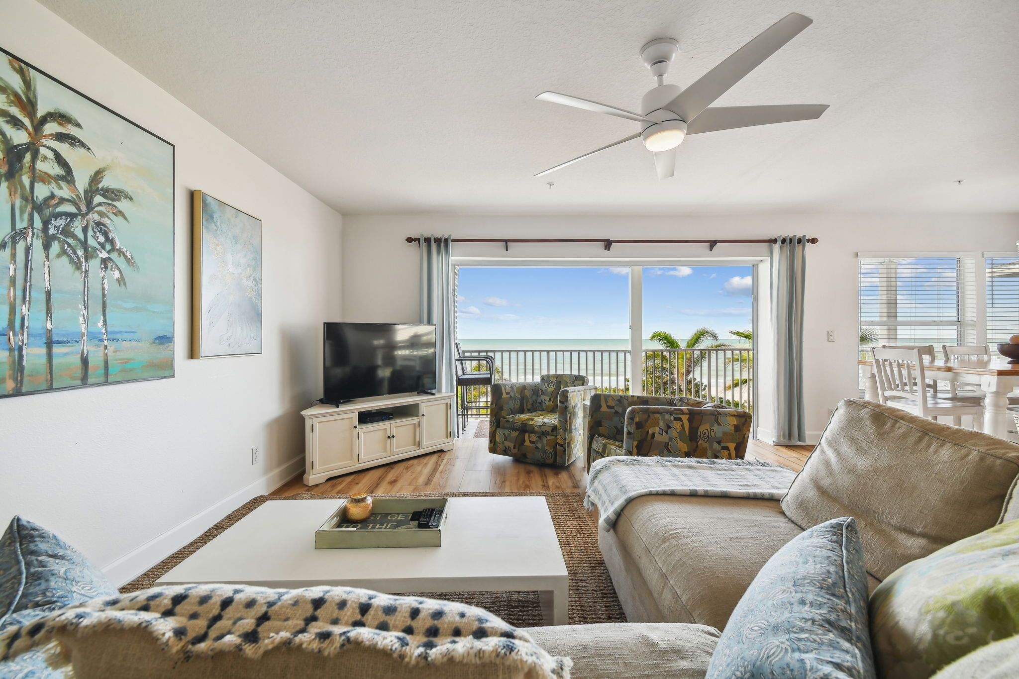 Smart TV, DVD player, books, stereo