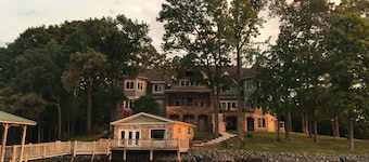 Lakefront Apartment with Beautiful Lake Norman Views
