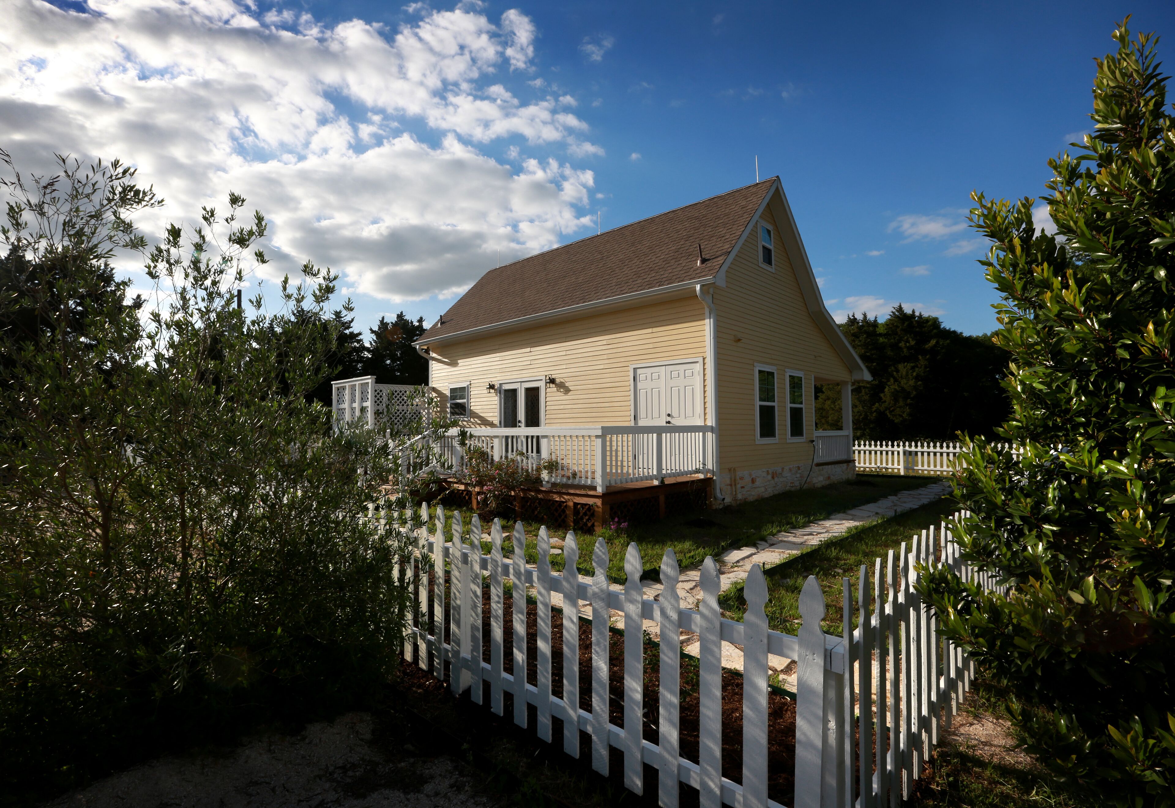 Secluded 1 BR cottage on over 7 acres 4.5 mi from Chappell Hill
