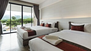 In-room safe, desk, blackout curtains, free WiFi - B2 Mae Hong Son Premier Hotel (Mae Hong Son)