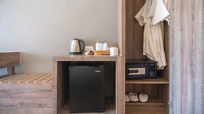 Habitació estàndard | Caixa forta a l'habitació, escriptori, cortines opaques i wifi gratuïta 