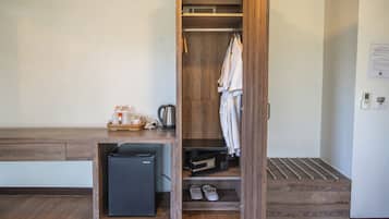 In-room safe, desk, blackout curtains, free WiFi