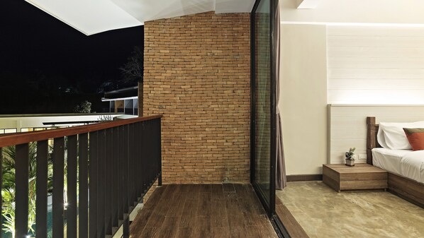 In-room safe, desk, blackout curtains, free WiFi - B2 Mae Hong Son Premier Hotel (Mae Hong Son)