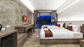 In-room safe, desk, blackout curtains, free WiFi - B2 Mae Hong Son Premier Hotel (Mae Hong Son)
