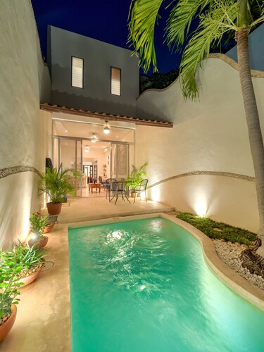 Casa Gatita, Santiago Stunner with Garage