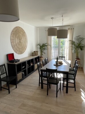 Cottage, Ensuite, Garden View | Dining - Gîte de la Bade (Villegailhenc)