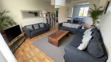 Cottage, Ensuite, Garden View | Lounge