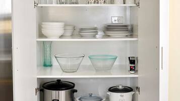 Villa, 4 Bedrooms | Private kitchen | Full-sized fridge, microwave, oven, stovetop