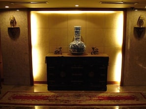 بوفيه فطور مجانًا يوميًا