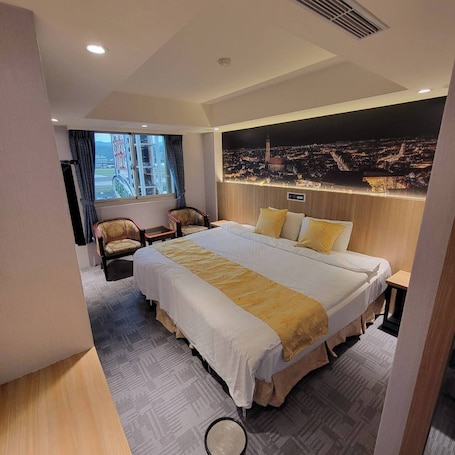 迷你吧、办公桌、遮光窗帘、隔音. 雅庄商务旅馆