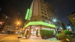 A hotel with a prominent entrance, multiple floors, and a well-lit facade. - Kaohsiung The Rivero Hotel (Kaohsiung)