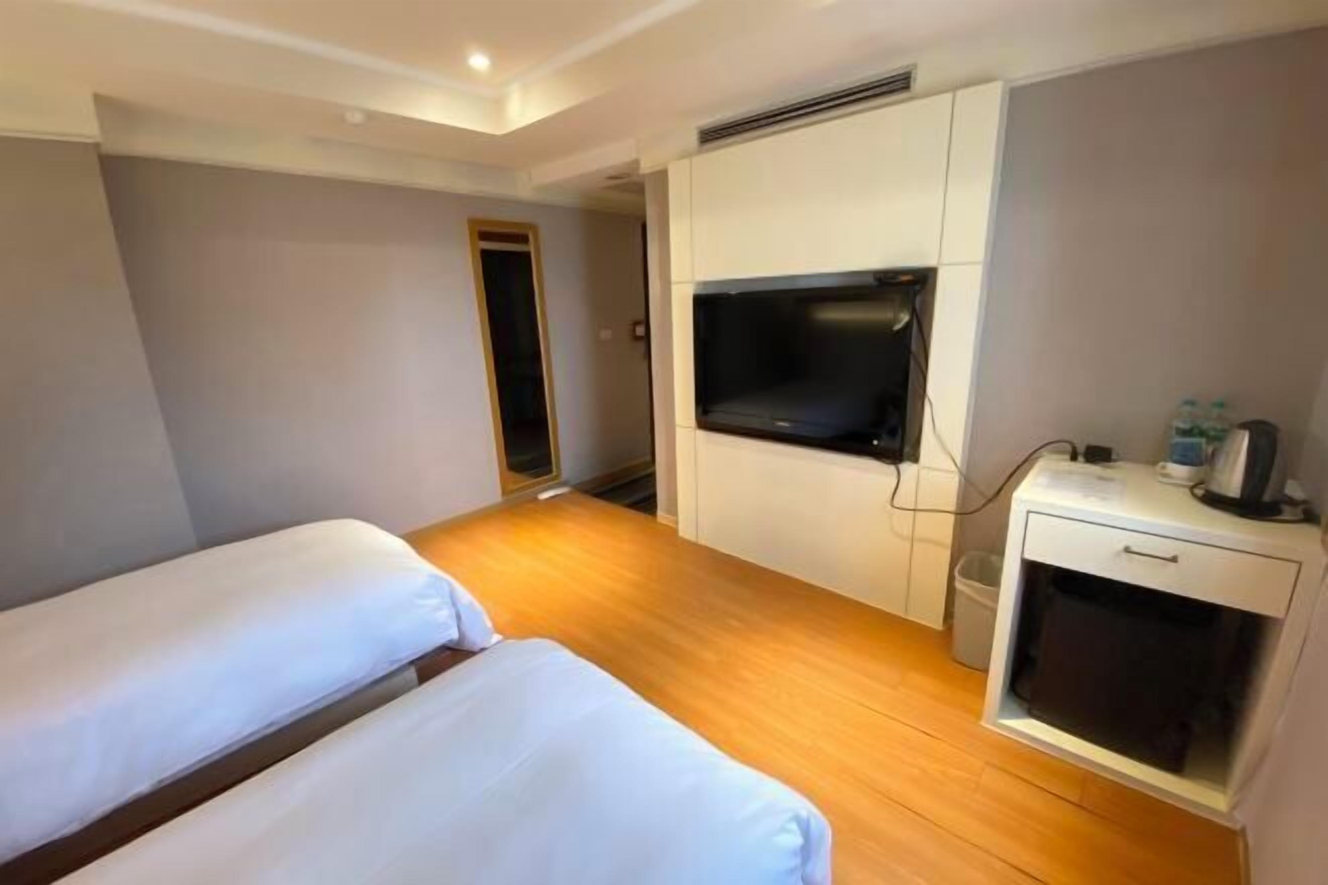 Desk, blackout drapes, free WiFi, bed sheets