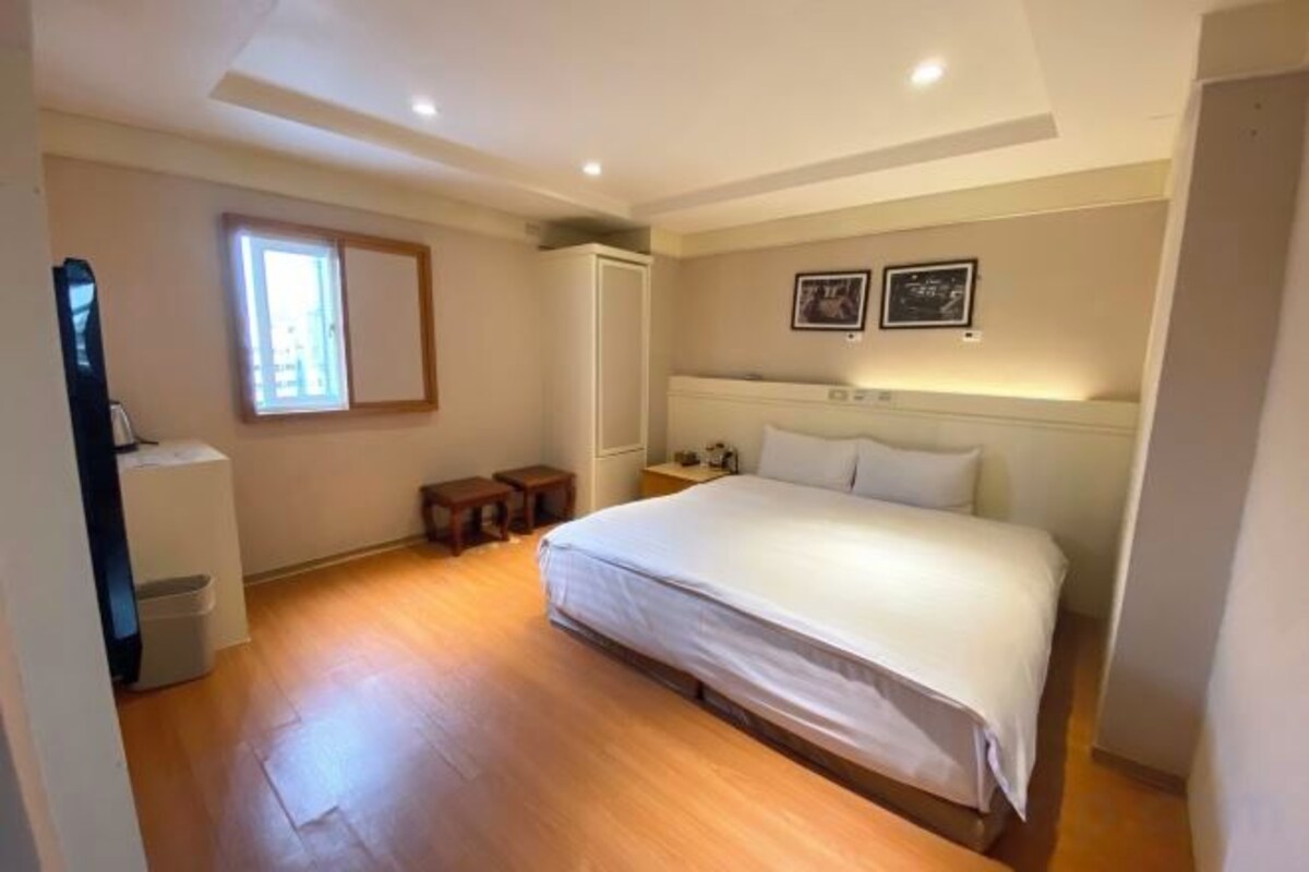 Desk, blackout curtains, free WiFi, bed sheets