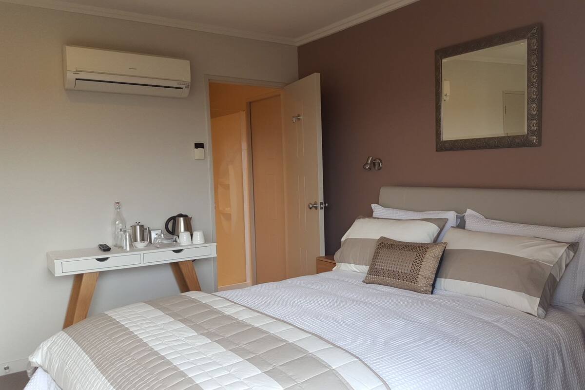 Kamar Double, 1 Tempat Tidur Queen, ensuite | Wi-Fi gratis dan seprai linen