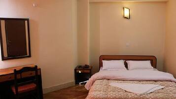 Deluxe-huone | Kylpyhuone | Suihku, ilmaiset hygieniatuotteet, pyyhkeet