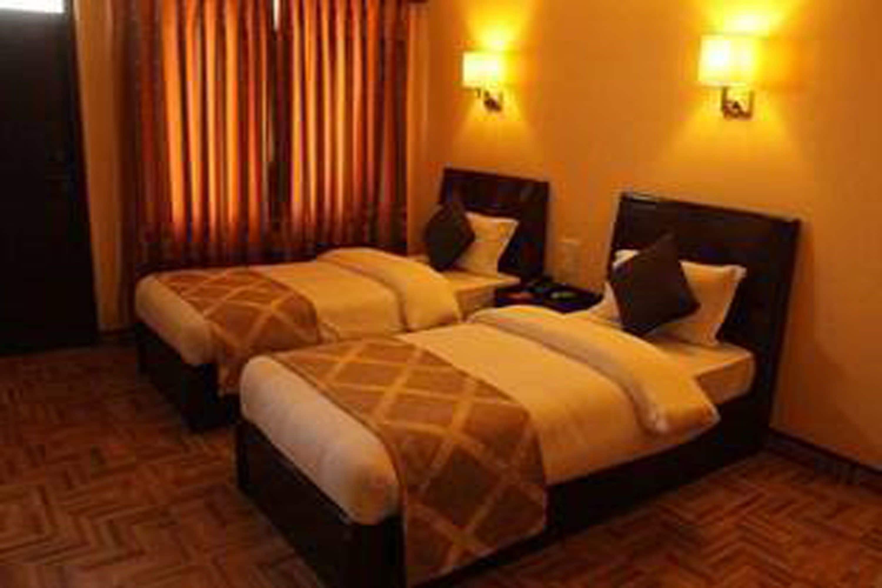 Deluxe Room | In-room safe, desk, free rollaway beds, free WiFi