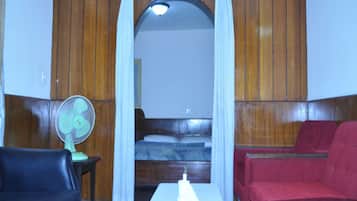 Habitación Deluxe | Sala de estar | Televisión