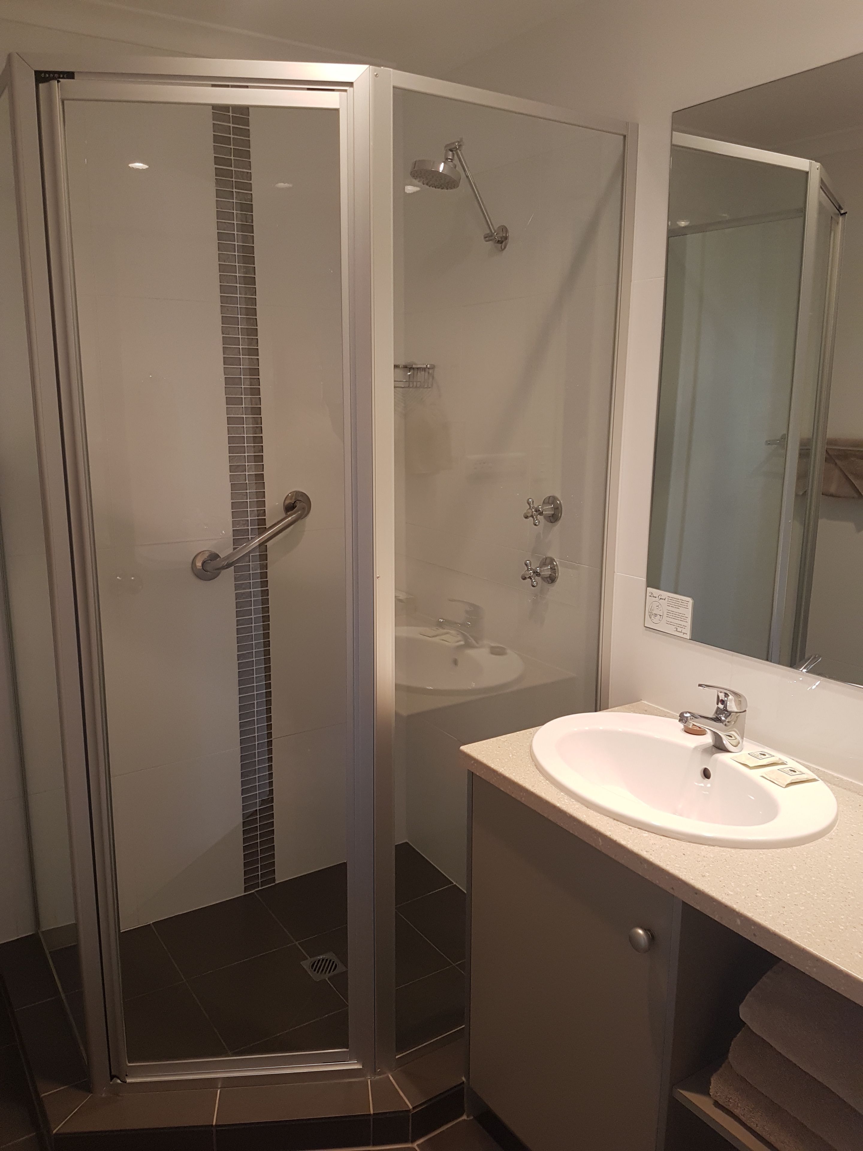 vine inn executive queen room | bathroom | shower, free toiletries, hair dryer, towels