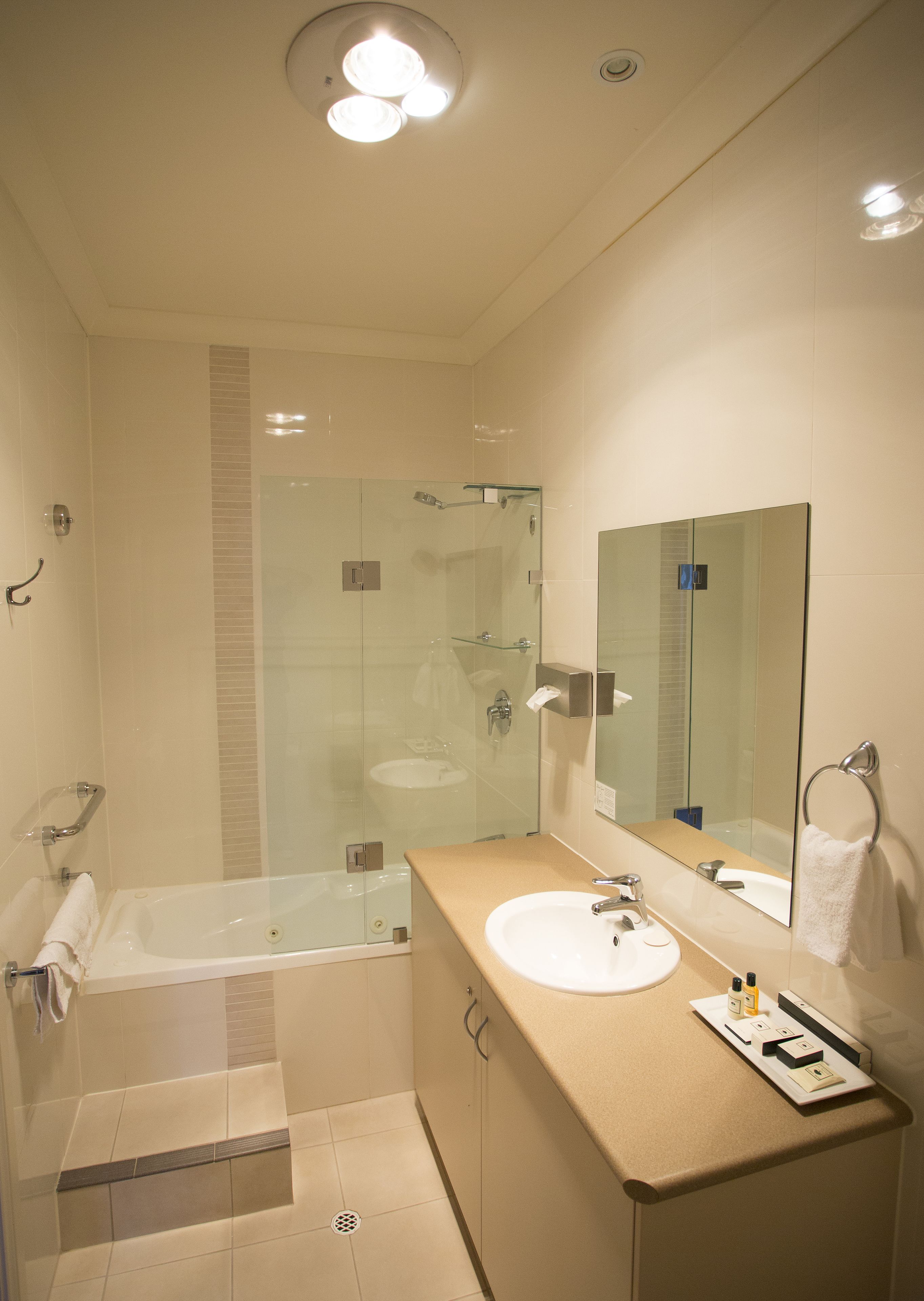vine court one bedroom apartment | bathroom amenities | shower, free toiletries, hair dryer, towels