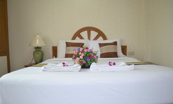 Double Room (No Window) | Zimmersafe, schallisolierte Zimmer, Zustellbetten, kostenloses WLAN