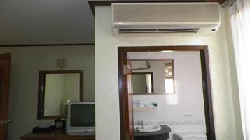 Double Room with view | 客房内保险箱、隔音、折叠床/加床(额外收费)、免费 WiFi