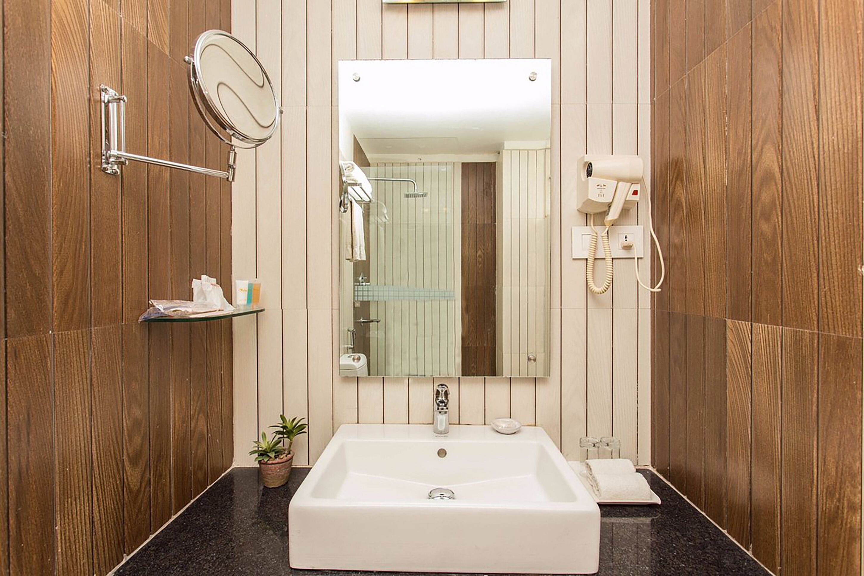 shower, rainfall showerhead, free toiletries, hair dryer