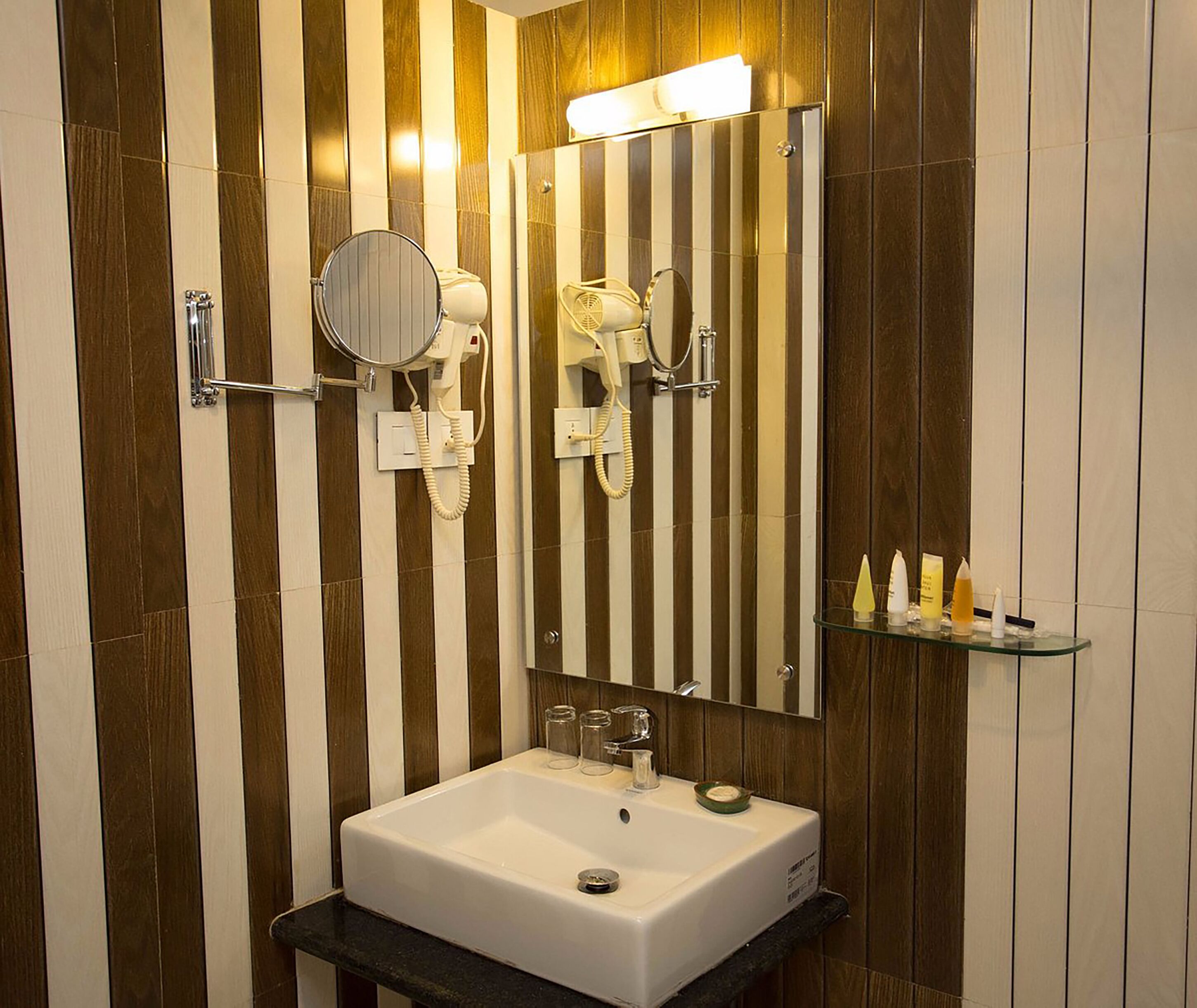 shower, rainfall showerhead, free toiletries, hair dryer