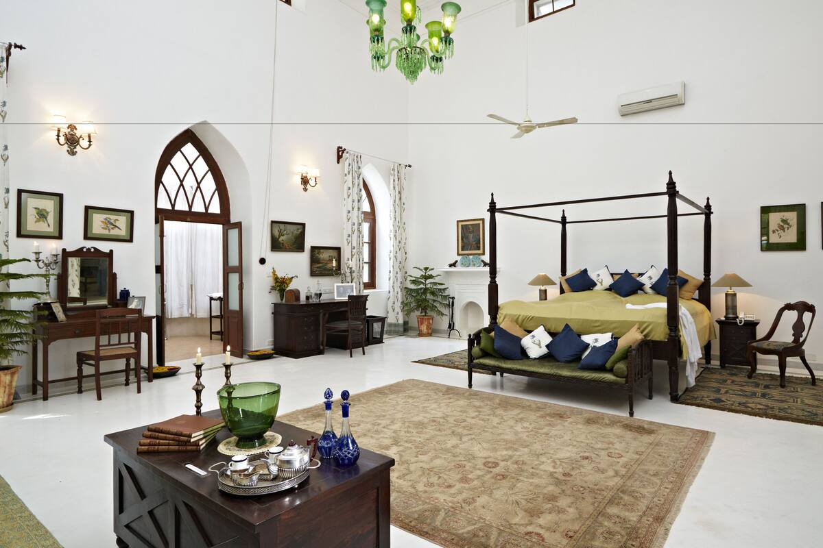 Royal Suite | Ruang tamu | 32 inci televisyen skrin rata dengan kabel, TV