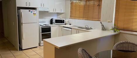 Apartment, 2 Bedrooms | Private kitchen